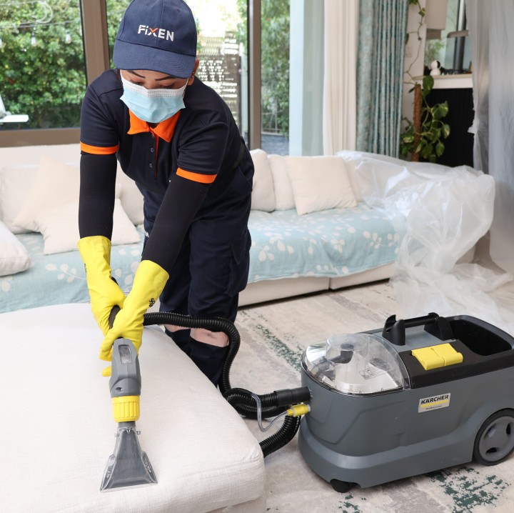 Sofa cleaning service